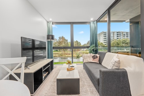 Cozy 1BR Apartment | Walk to Tram | Parking 1 Serain Residences