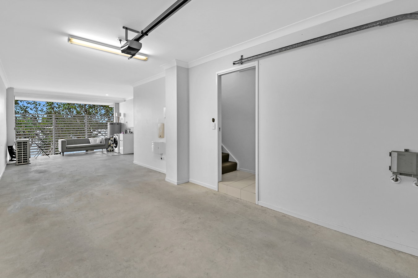 Water View Modern Three-level Townhouse in Carrara 15 Serain Residences