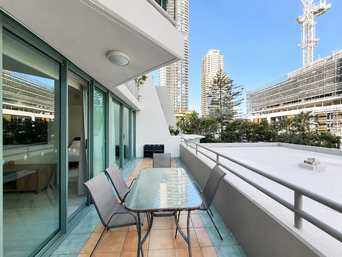 Crown Towers Stunning 1Bedroom Apt 3-min to Beach 21 Serain Residences