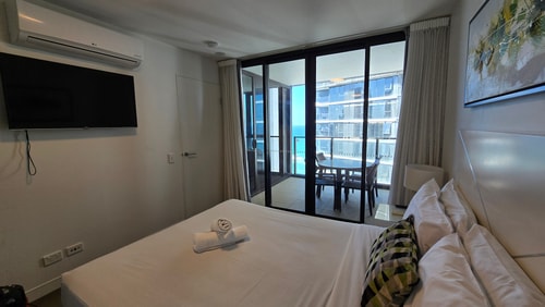 Sea Side Comfortable Apartment in Surfers Paradise 20 Serain Residences