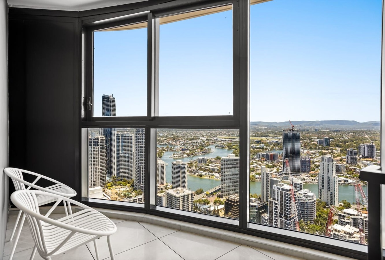 Level 42 Beachside 1BR Apartment with Ocean Views 4 Serain Residences