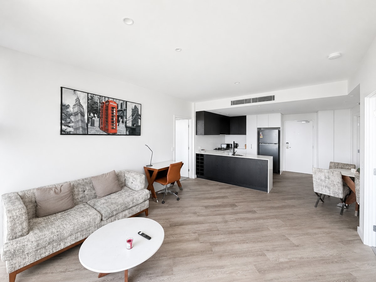 Heart of Southport 2BR | Near Tram & Pacific Fair 19 Serain Residences
