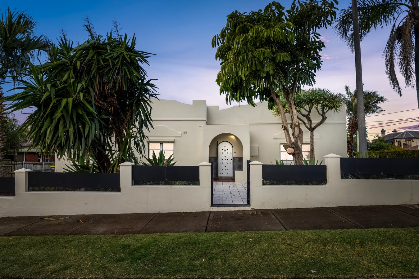 Burwood 4BR Family Home | Fast WiFi & Free Parking 41 Serain Residences