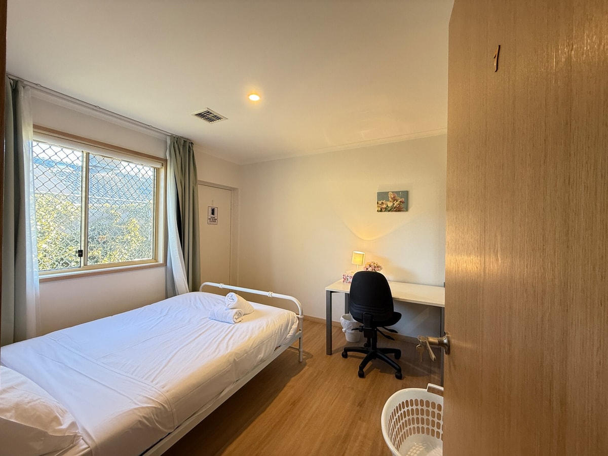 Academic’s Choice | Private Queen Room 5min to ANU Serain Residences