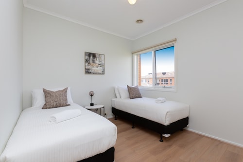 3 bedroom Townhouse next to River East Melbourne 8 Serain Residences