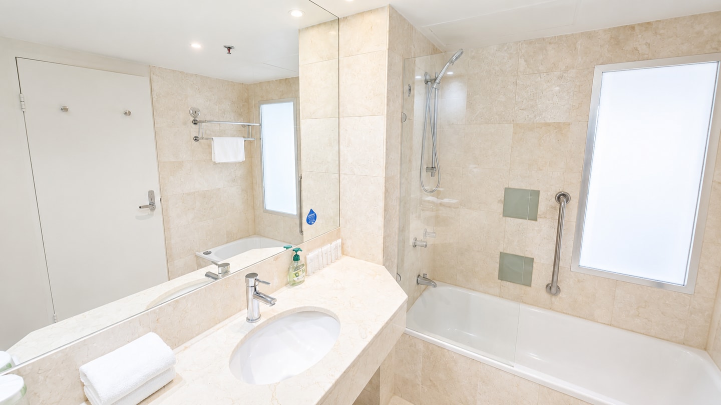 Centre Location 2 Double-bed Hotel Room | Max 4 4 Serain Residences