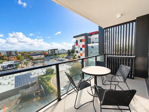Heart of Southport 2BR | Near Tram & Pacific Fair 3 Serain Residences