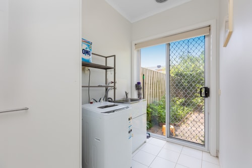 3 bedroom Townhouse next to River East Melbourne 17 Serain Residences