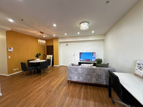 Cozy 2-Bedroom Apt 6 minutes to Paramatta Train 5 Serain Residences