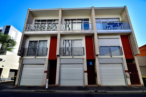 3BR Townhouse in Heart of Adelaide with Parking 18 Serain Residences