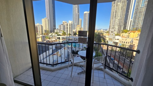 Centre Location 2 Double-bed Hotel Room in Surfers 6 Serain Residences