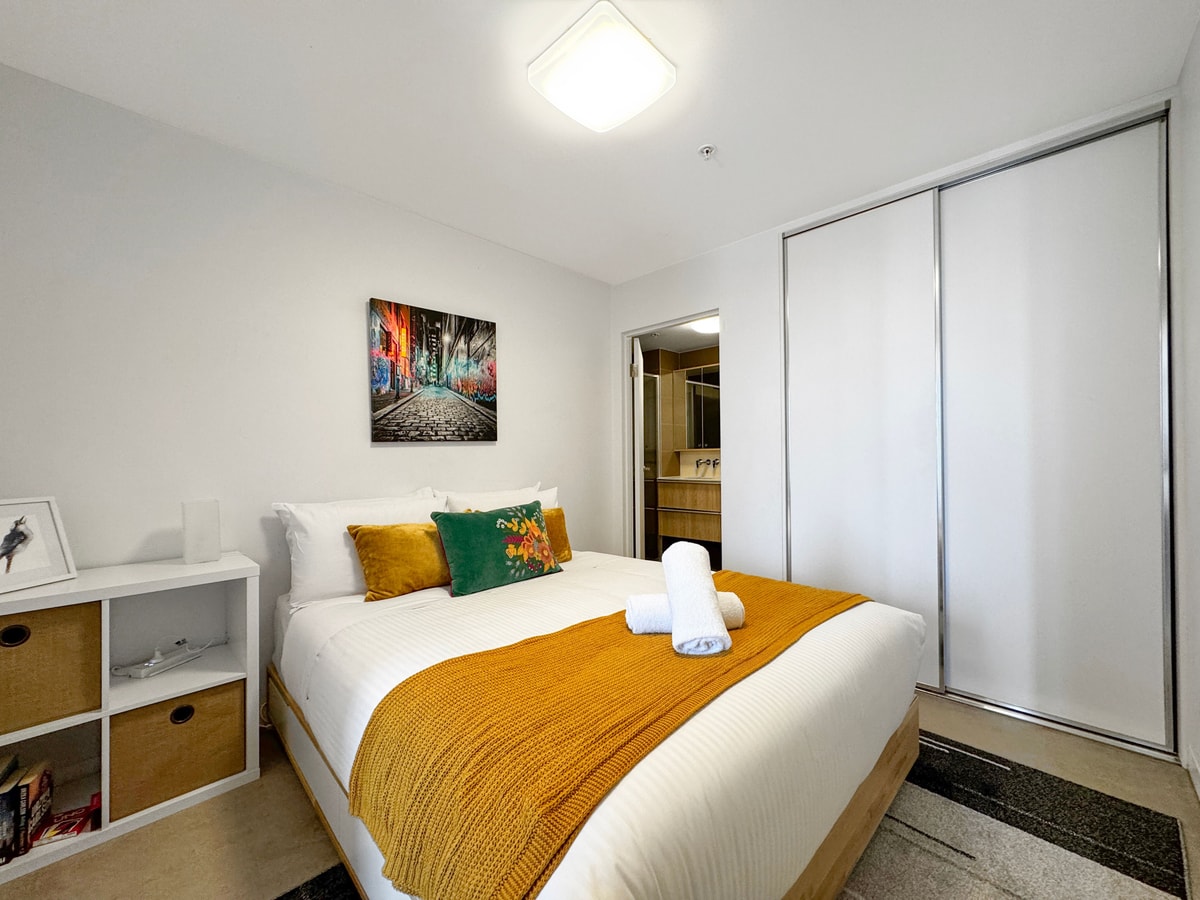 Ocean view modern 2 bedroom in St Kilda w/Parking 4 Serain Residences