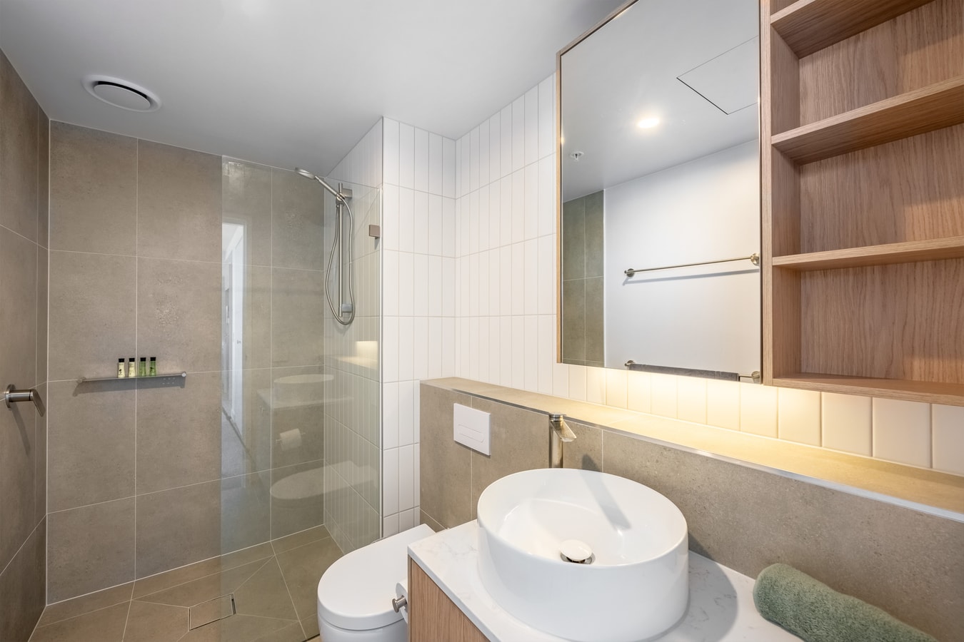 Modern Style Comfortable 1Bedroom Apt with Parking 8 Serain Residences