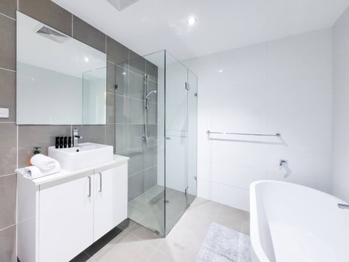 One bedroom Apartment walk to Gordon Train Station 9 Serain Residences