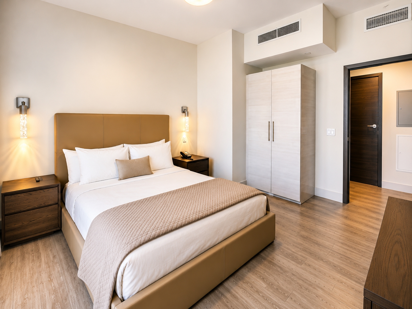 Stylish Beach Condo w Rooftop Pool Manlio Viajes  |  Agencia de Turismo
