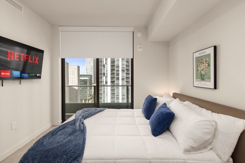 New Downtown Condo with Rooftop Pool 7 Cielo Stays