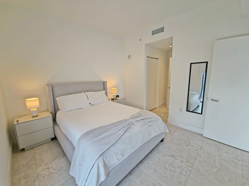 Brickell Moderne Eigentumswohnung | Kostenloses Parken + Pool - CS65 8 Cielo Stays