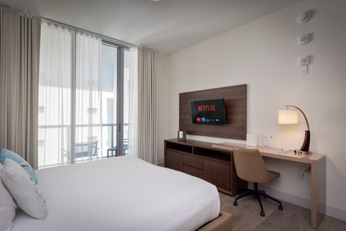 Luxury Studio W/ a Quiet Courtyard View-CS67 Cielo Stays