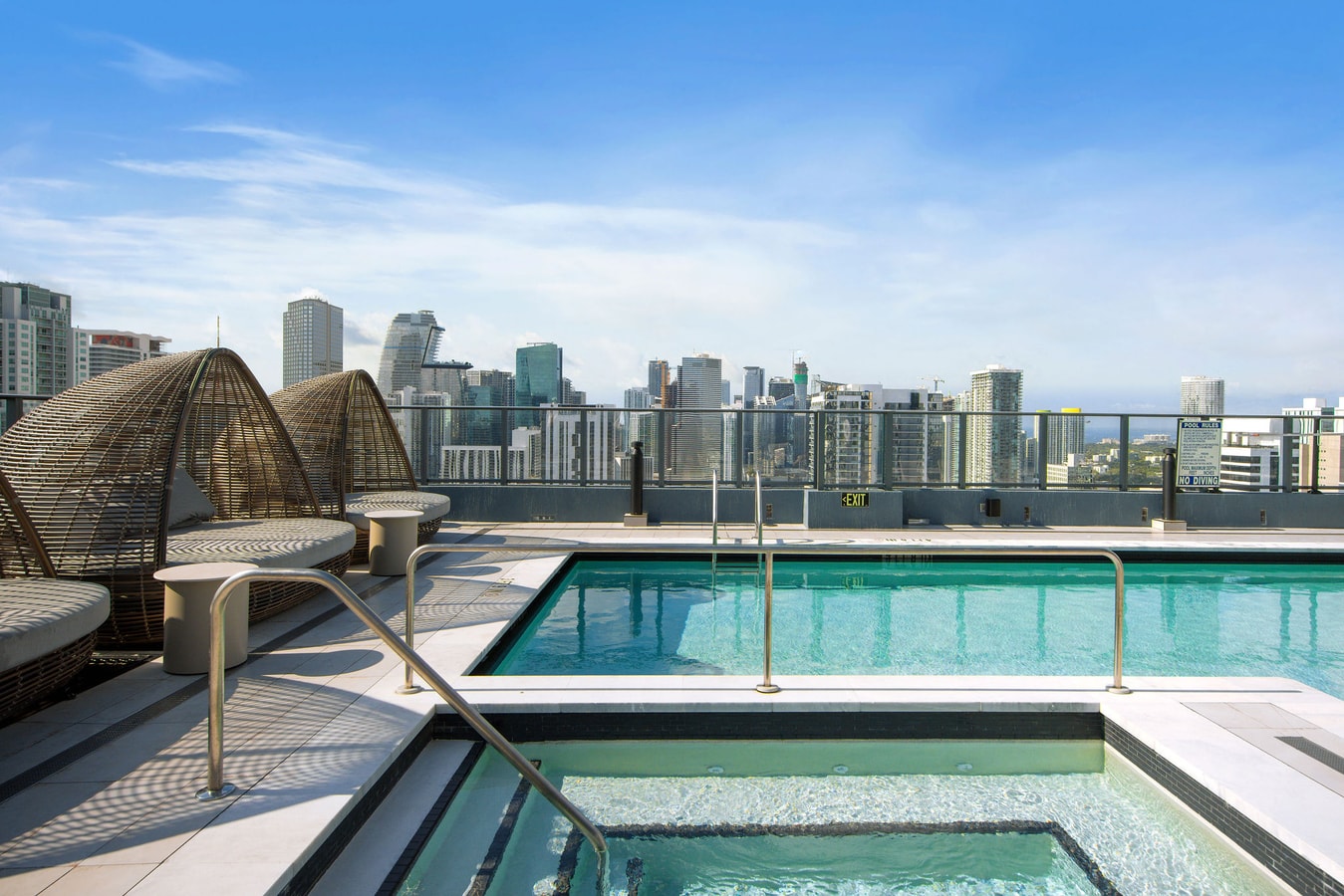 New Downtown Condo with Rooftop Pool 1 Cielo Stays
