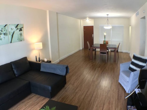 Beautiful Condo on Tides Resort on Hollywood Beach with Partial Ocean View-59075 3 Cielo Stays