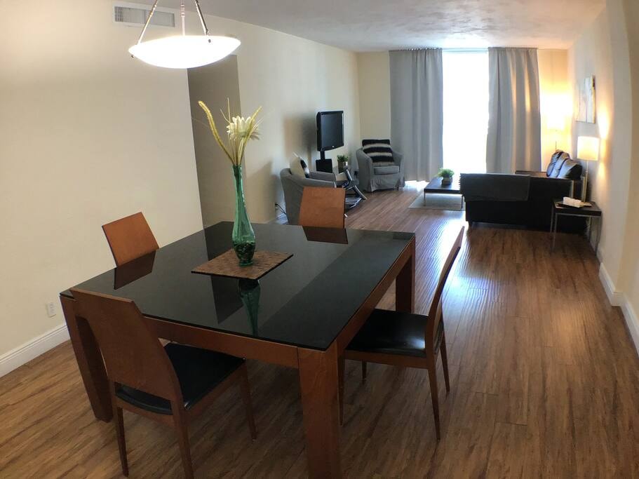 Beautiful Condo on Tides Resort on Hollywood Beach with Partial Ocean View-59075 Cielo Stays