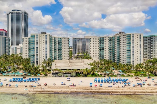 Beautiful Condo on Tides Resort on Hollywood Beach with Partial Ocean View-59075 17 Cielo Stays