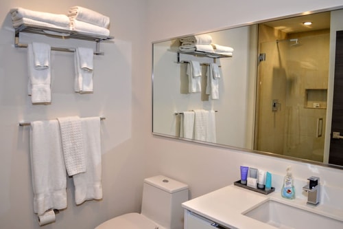CH- Brand New Luxury Condo With Ocean View and Just Steps From the Beach-59858 11 Cielo Stays