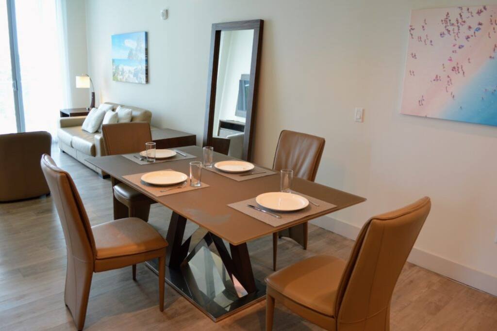 CH-Luxury Corner Unit with Partial Ocean View and Just Steps From the Beach-60333 Cielo Stays