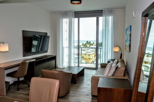 CH-Luxury Corner Unit with Partial Ocean View and Just Steps From the Beach-60333 11 Cielo Stays