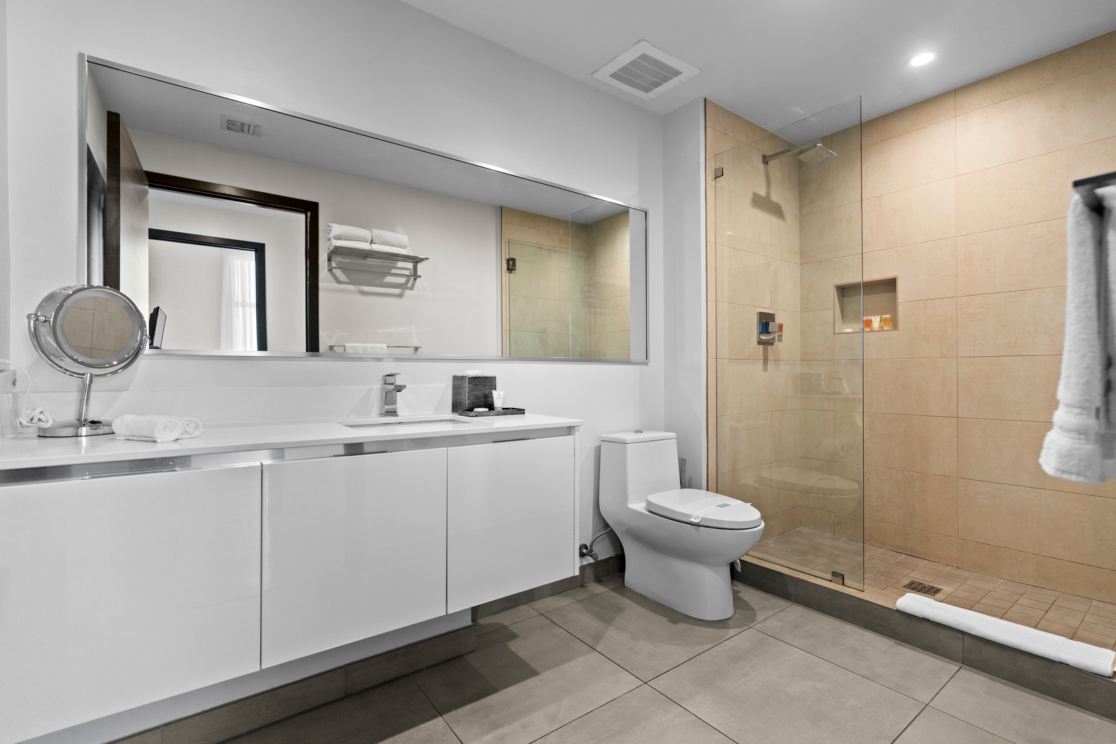 Chic 2BR Condo with Intracoastal View-CS8 61 Cielo Stays