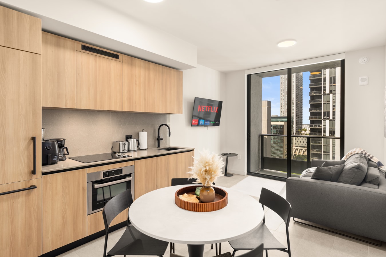 New Downtown Condo with Rooftop Pool Cielo Stays