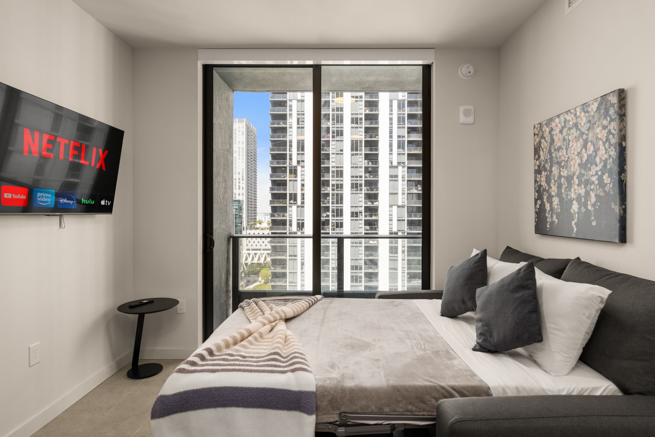 New Downtown Condo with Rooftop Pool 6 Cielo Stays