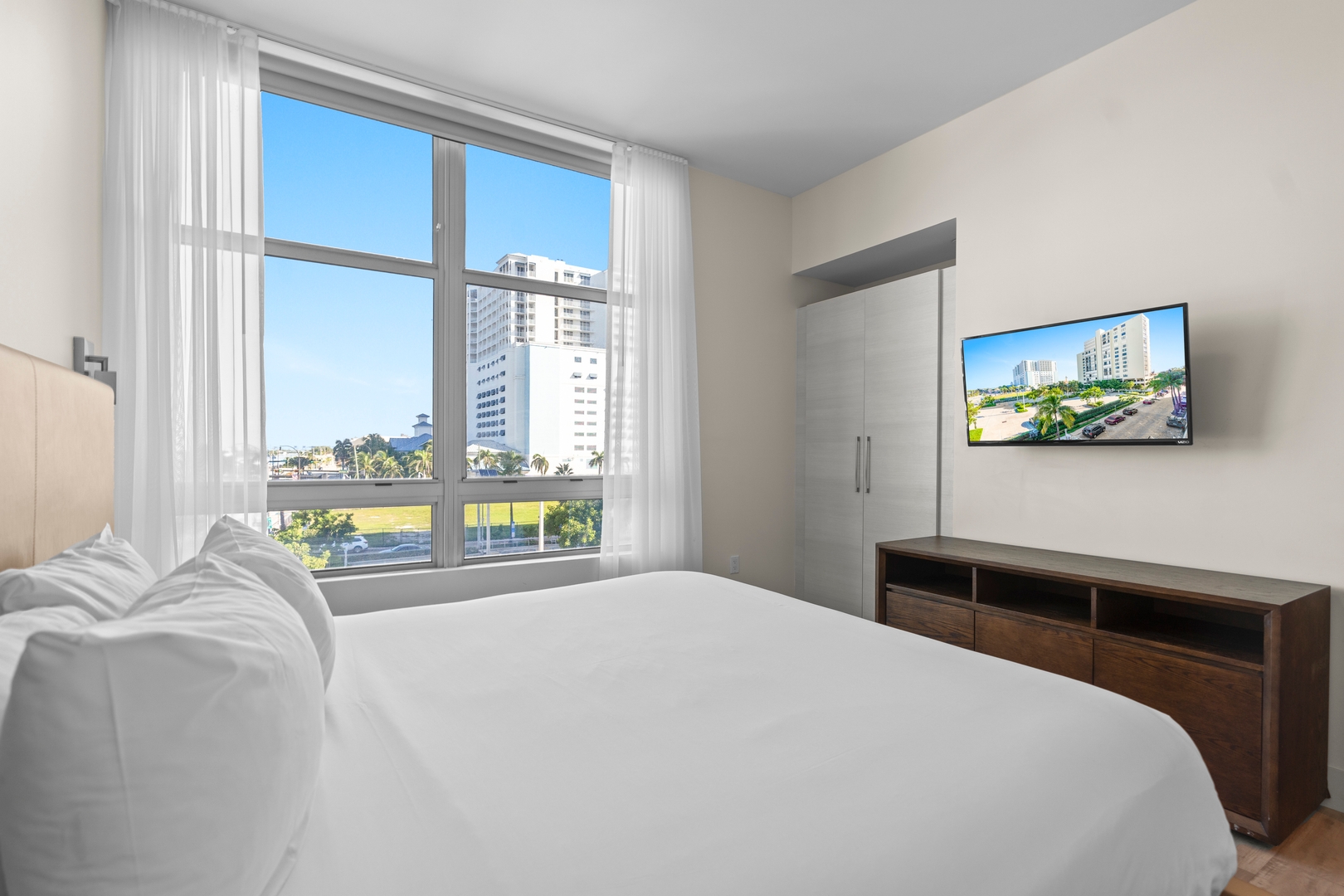 Chic 2BR Condo with Intracoastal View-CS8 73 Cielo Stays