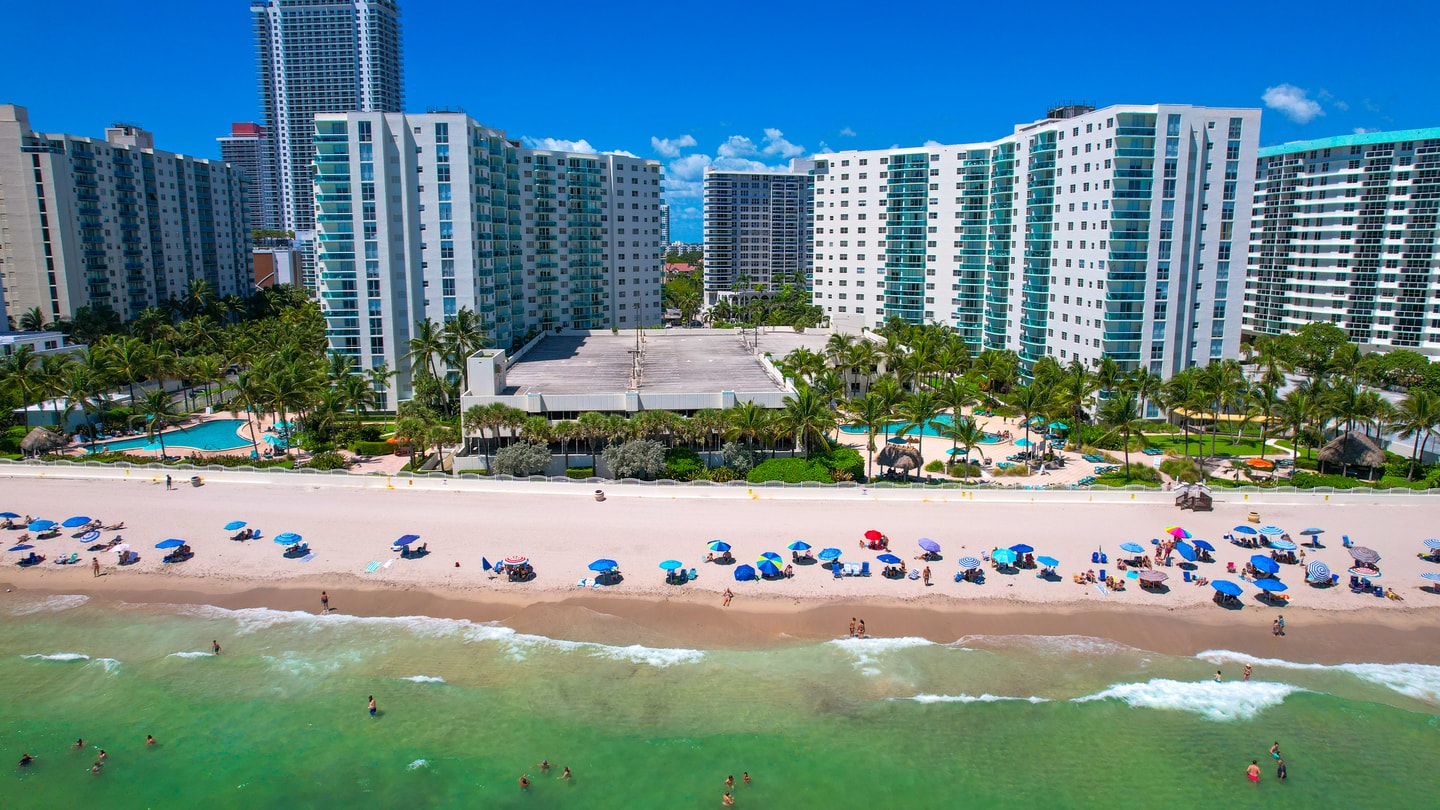 Lujo frente al mar | Condominio de 2 dormitorios | Sin cargos por servicios turísticos 30 Cielo Stays