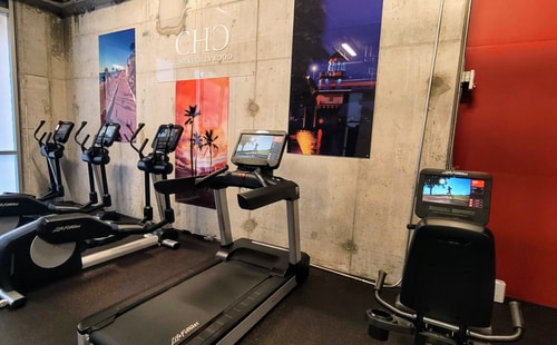 CH-Luxury 1BR plus den Condo w/ rooftop bar & ocean view, steps from the beach-59080 14 Cielo Stays