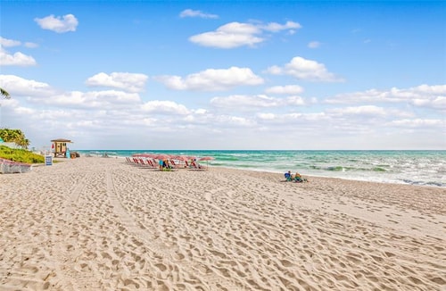 ⛱️Beautiful Condo on Tides Resort on Hollywood Beach - 111182 Cielo Stays