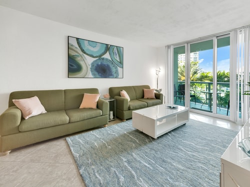 Beautiful Condo on Tides Resort on Hollywood Beach-300000865 1 Cielo Stays