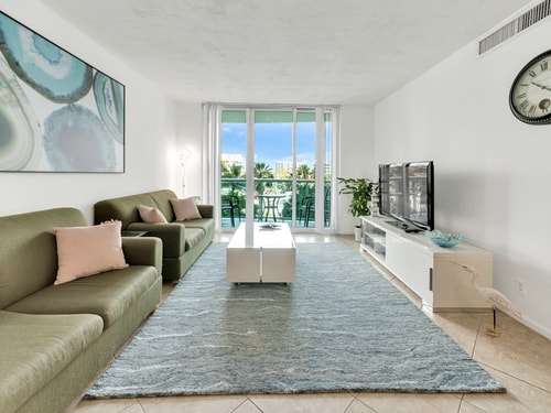 Beautiful Condo on Tides Resort on Hollywood Beach-300000865 0 Cielo Stays
