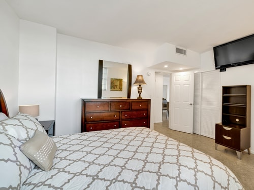 Beautiful Condo on Tides Resort on Hollywood Beach-300000865 4 Cielo Stays