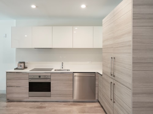 CH-Luxury 1BR plus den Condo w/ rooftop bar & ocean view, steps from the beach-59080 31 Cielo Stays