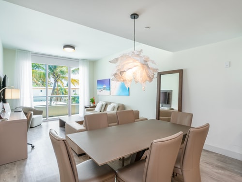 CH-Luxury 1BR plus den Condo w/ rooftop bar & ocean view, steps from the beach-59080 6 Cielo Stays