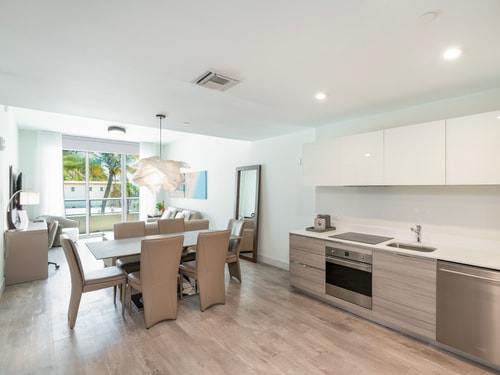 CH-Luxury 1BR plus den Condo w/ rooftop bar & ocean view, steps from the beach-59080 3 Cielo Stays