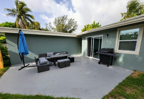 Stylish 3 Brm Villa with Private Backyard, 10 minutes from the beach - 00966 Cielo Stays