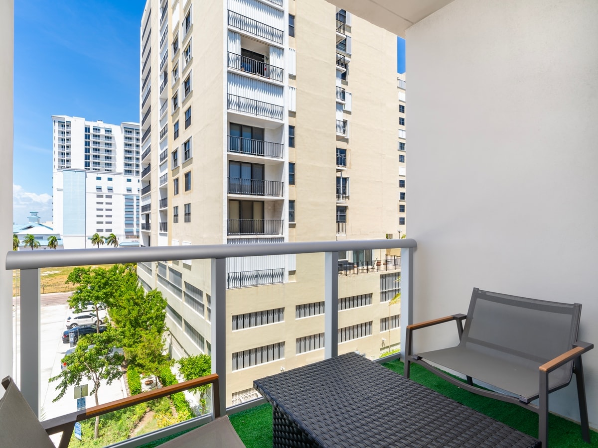 Condominio de lujo con vista al agua tranquila-CS13 37 Cielo Stays