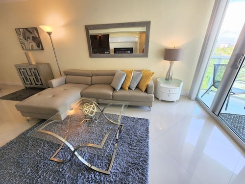 À beira-mar 1BR | Sem taxas | Acesso à piscina e à praia CS60 18 Cielo Stays