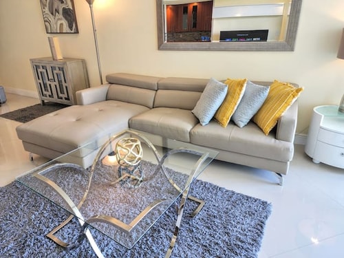 À beira-mar 1BR | Sem taxas | Acesso à piscina e à praia CS60 10 Cielo Stays