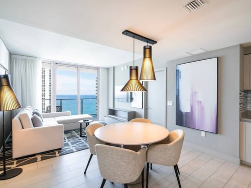 Oceanview Escape | Balcony +Resort Pool & Gym-CS47 5 Tamesys Departamentos