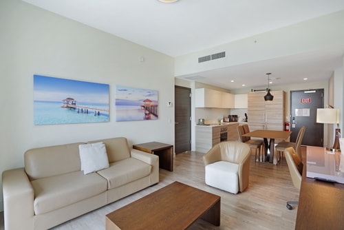 2BR Coastal Retreat w / atemberaubende Sonnenaufgang Ansichten -CS3 16 Cielo Stays