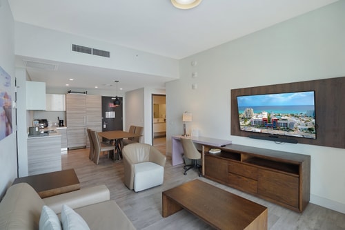 2BR Coastal Retreat w / atemberaubende Sonnenaufgang Ansichten -CS3 17 Cielo Stays