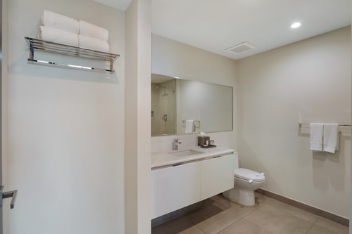 2BR Coastal Retreat w / atemberaubende Sonnenaufgang Ansichten -CS3 18 Cielo Stays